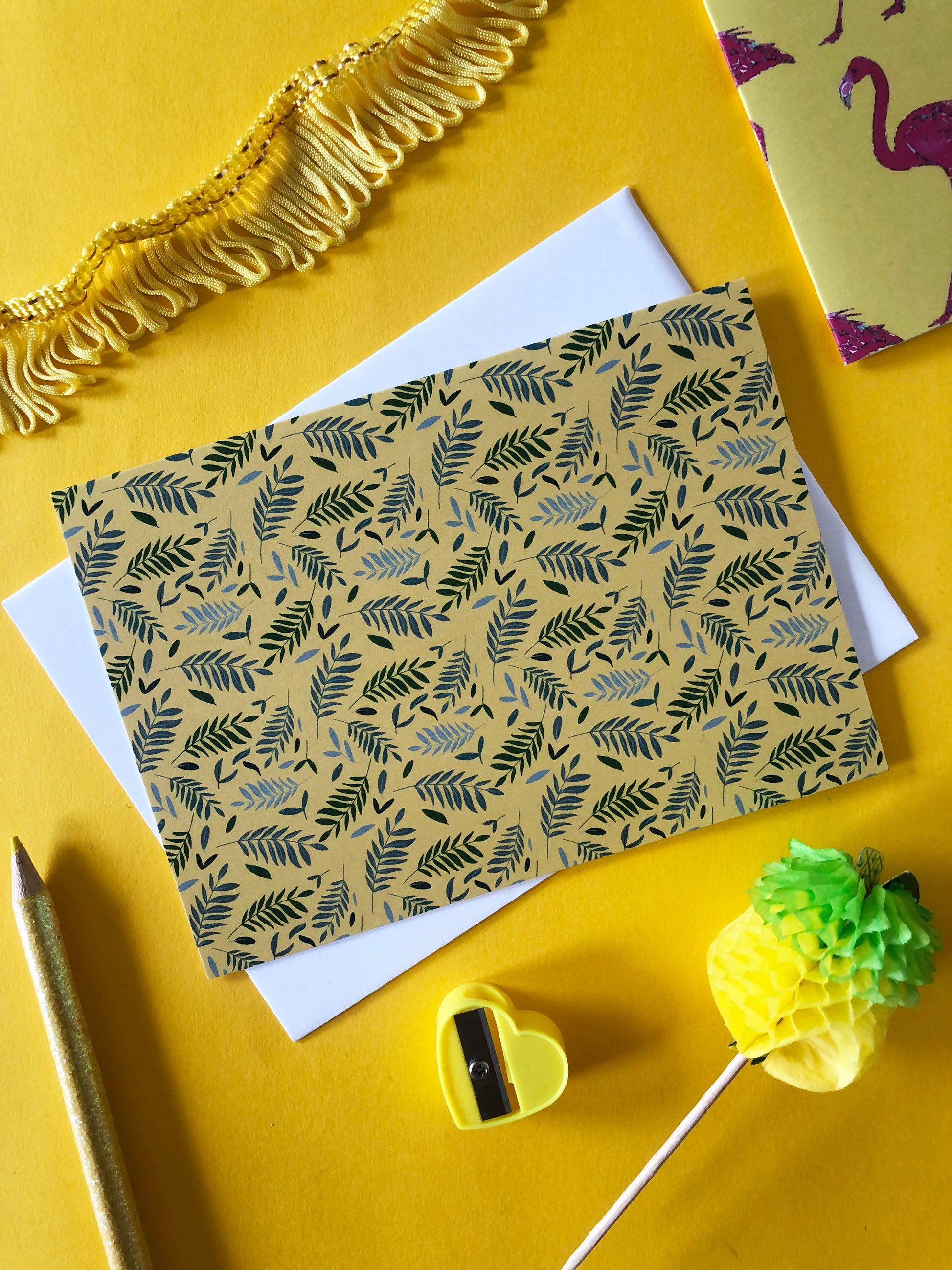 Set of 4 illustrated notecards featuring a beautiful tropical leaves pattern.