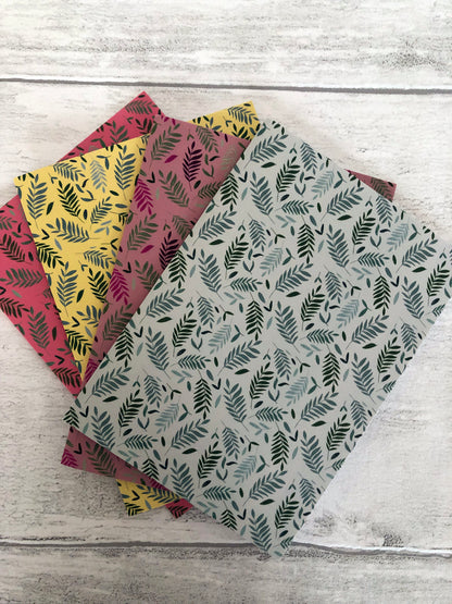 Set of 4 illustrated notecards featuring a beautiful tropical leaves pattern.